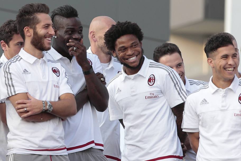 Sorrisi per Bertolacci, Balotelli e Luiz Adriano (Olycom)